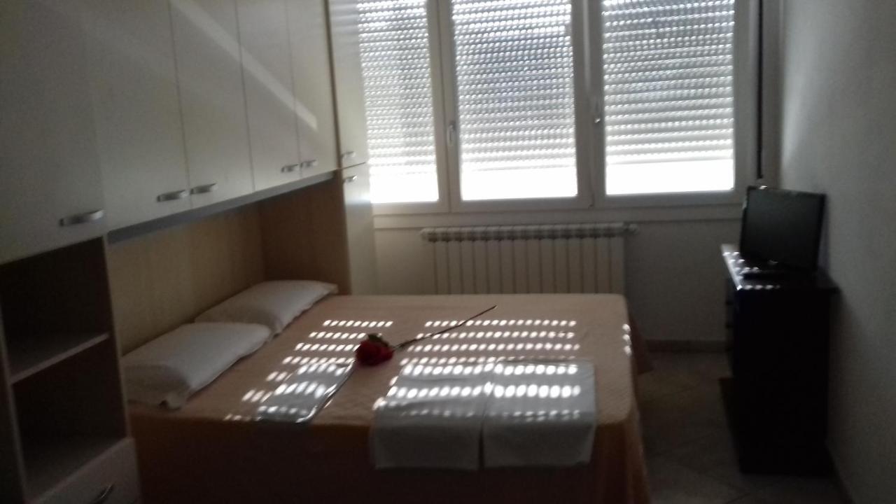 Villa Glori Affitto Camere Monolocali Carpi Ngoại thất bức ảnh